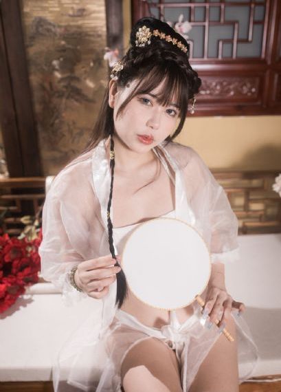双人床上剧烈运动