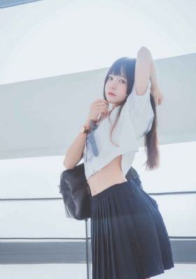 公在客厅里吃我的奶涨奶电影