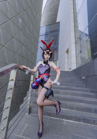 在厨房里征服美艳老师视频