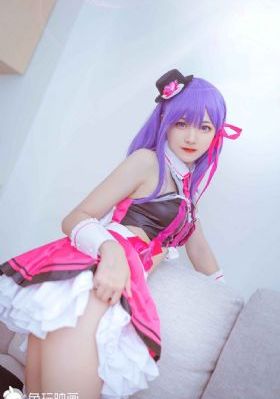 《穿长筒袜的有夫之妇》