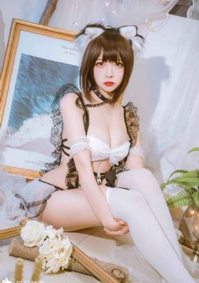 他掀开裙子舌头伸进去在线观看