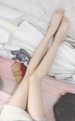 按摩的女大学生